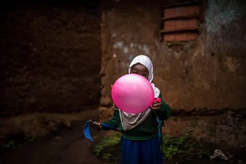 Balloon Girl, Makina, Kibera